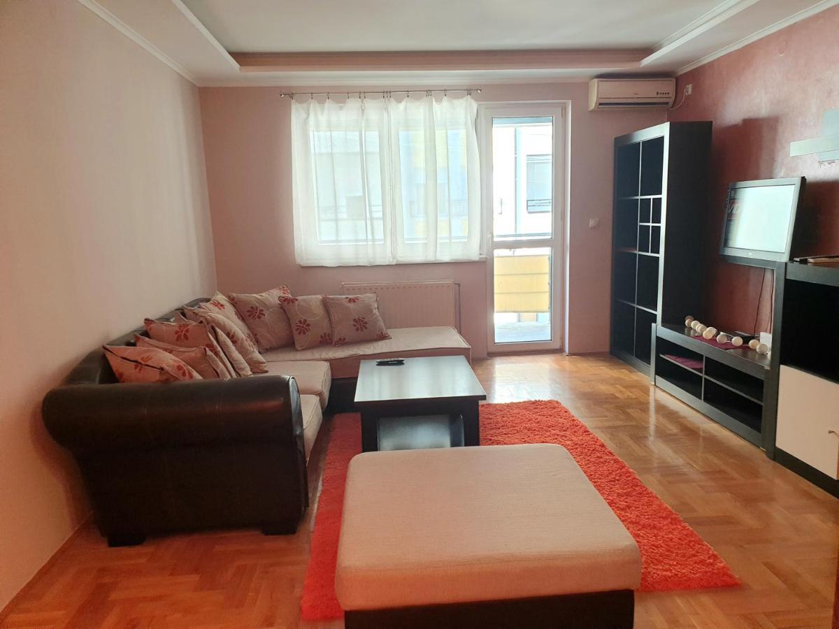 Apartman Mirage Sremska Mitrovica Buitenkant foto